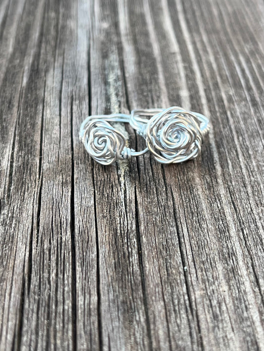 Wire rose ring